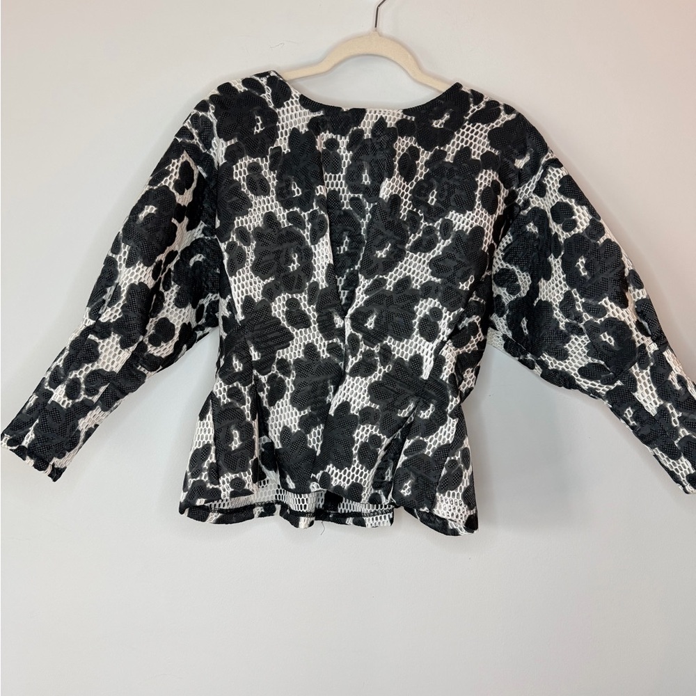 Go-ing Korean Made Structured Black & White Top – Ruched Waist – Size M - Picture 3 of 16